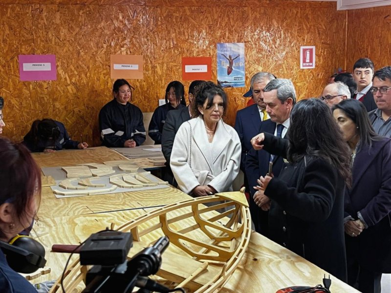 Directorio Ligamar visita proyecto escolar en Los Vilos que revitaliza la desaparecida Carpintería de Ribera