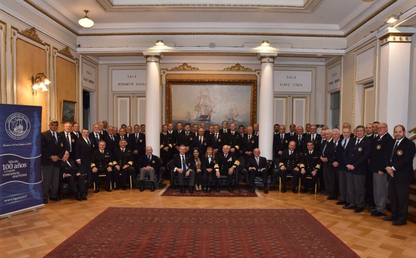 Liga Marítima de Chile rinde homenaje a la Armada en conmemoración de las Glorias Navales