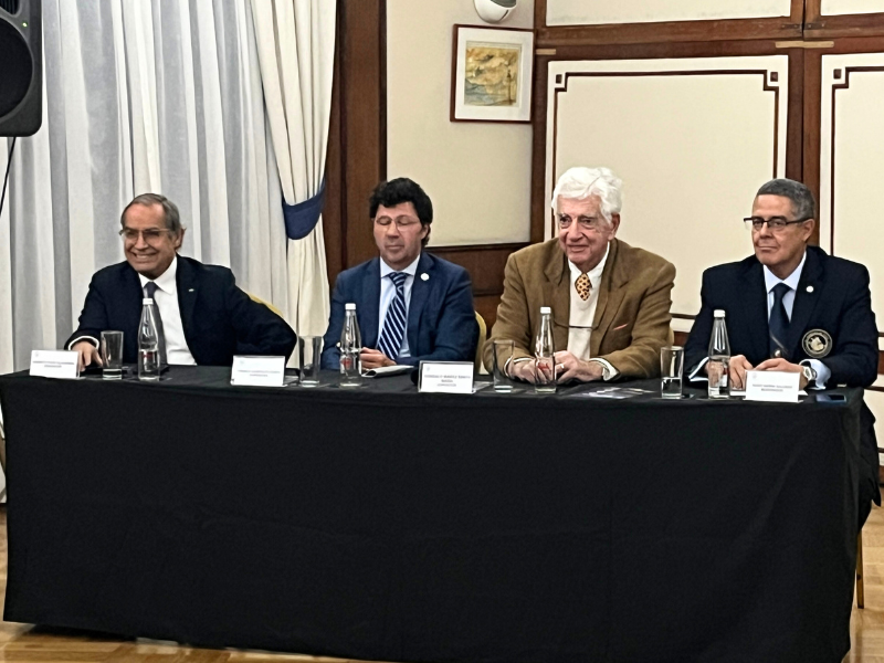 Visiones estratégicas sobre Valparaíso marcaron el inicio del ciclo de Coloquios de Liga Marítima de Chile