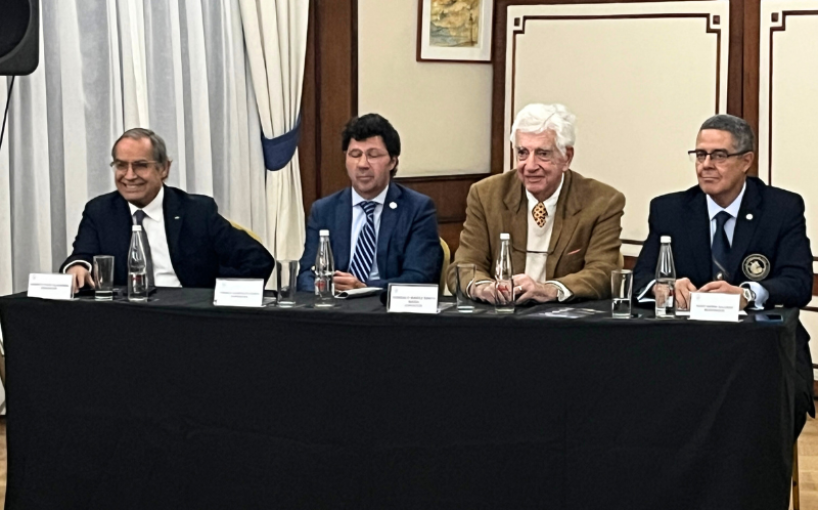 Visiones estratégicas sobre Valparaíso marcaron el inicio del ciclo de Coloquios de Liga Marítima de Chile