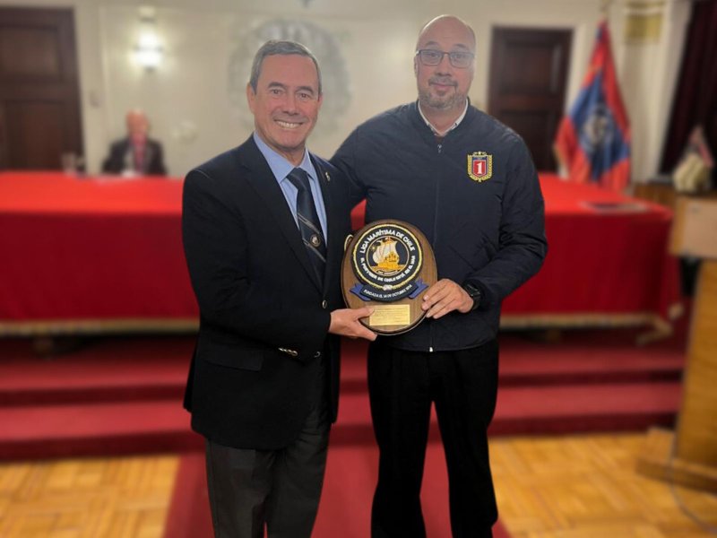 Liga Marítima de Chile saluda al Cuerpo de Bomberos de Chile en su 174 años